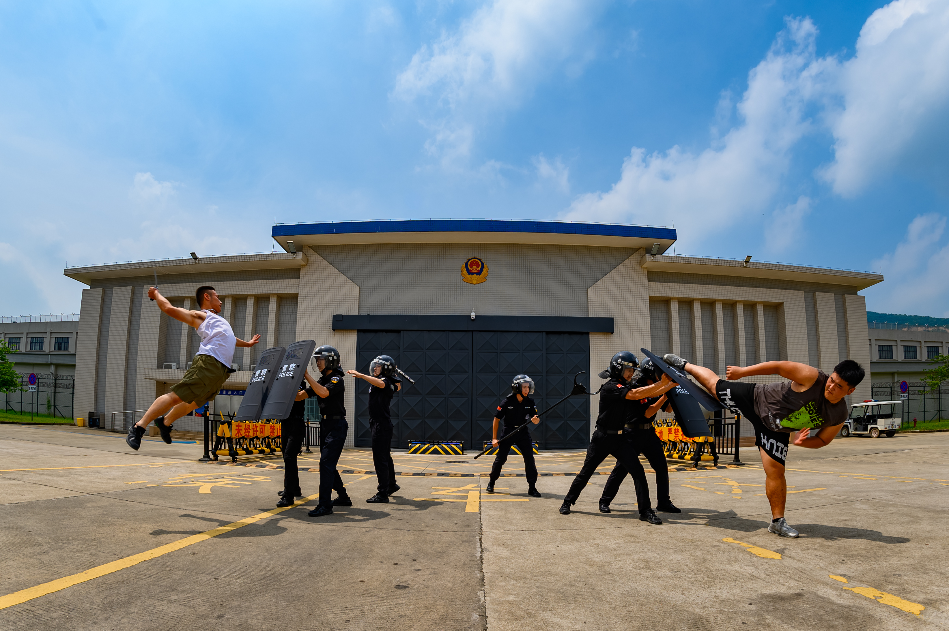 广州花都监狱人员通道安检门案例